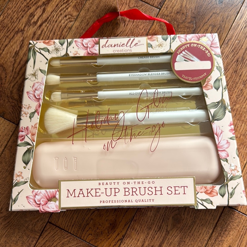 Danielle Creations Makeup Brush Set - Gold and Cream